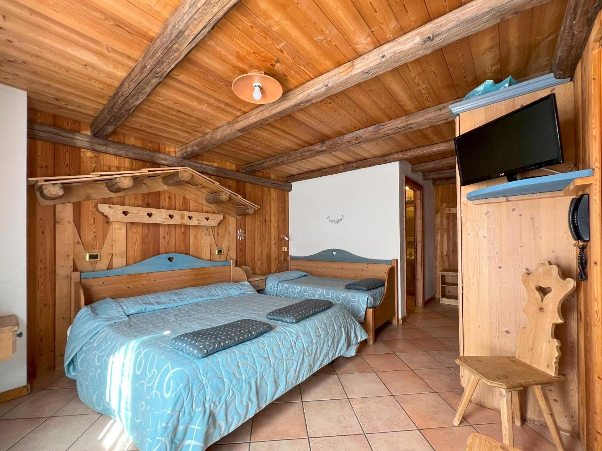 Hotel Residence Dahu Пасо дел Тонале Стая снимка