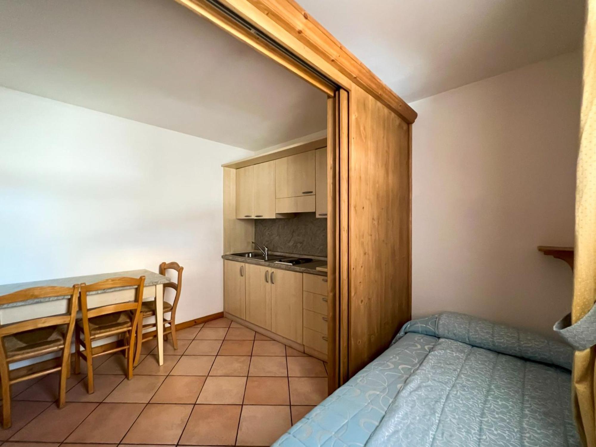 Hotel Residence Dahu Пасо дел Тонале Стая снимка