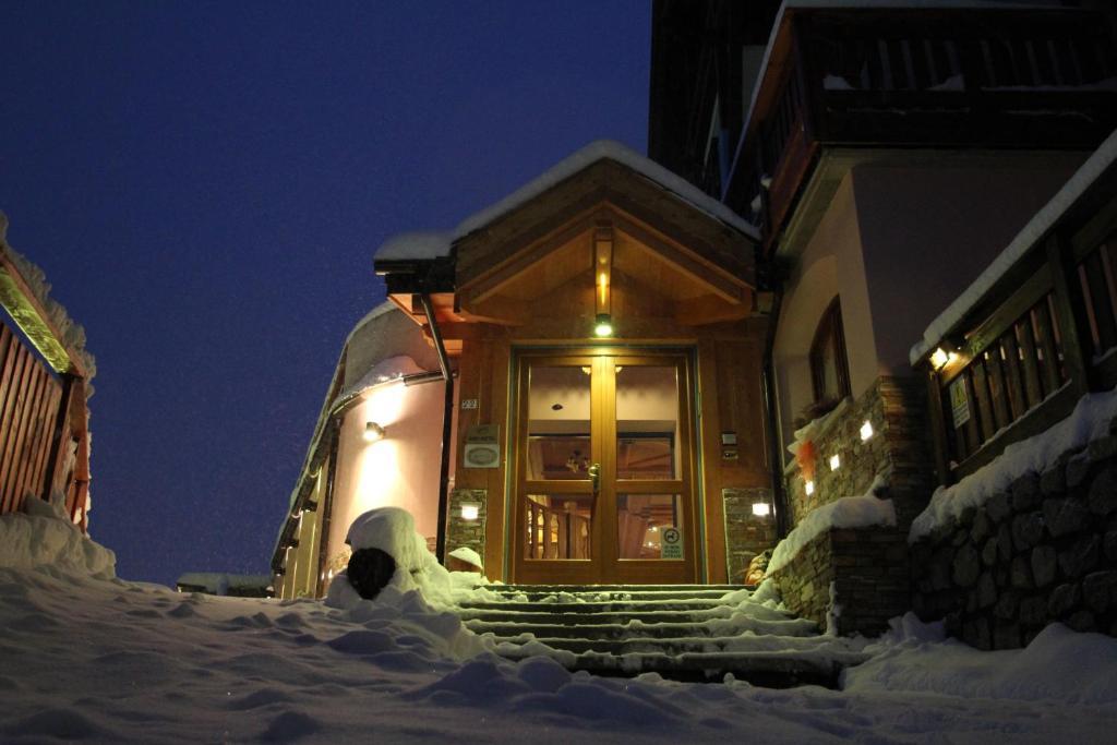 Hotel Residence Dahu Пасо дел Тонале Екстериор снимка